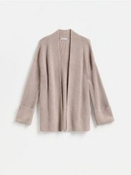 Kardigan z obniżoną linią ramion - brązowy. Brązowe swetry Reserved, l, bez wzorów, z dzianiny, bez ramiączek. Za 159.99 zł.