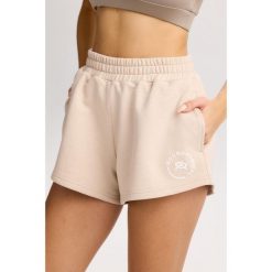 Damskie spodenki dresowe Rough Radical Cotton Active Shorts Women. Brązowe szorty sportowe ROUGH RADICAL, bez wzorów, z dresówki, na fitness i siłownię. Za 129.90 zł.