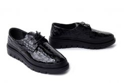 MANITU 850136-01 schwarz, półbuty damskie. Czarne półbuty wsuwane Manitu, bez wzorów, ze skóry, bez obcasa. Za 394.90 zł.