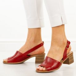 Bordowe skórzane sandały damskie Sergio Leone Sk574s. Czerwone sandały Sergio Leone, bez wzorów, z jeansu, biznesowe, bez obcasa, na obcasie, bez zapięcia. Za 229.00 zł.