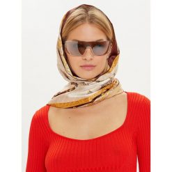 Szal Guess. Brązowe szaliki i kominy Guess, z aplikacjami. Za 299.99 zł.
