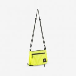 Saszetka podróżna Travel NH500 ​​. Zielone nerki i saszetki FORCLAZ, bez wzorów, z materiału, duże, bez dodatków. Za 39.99 zł.