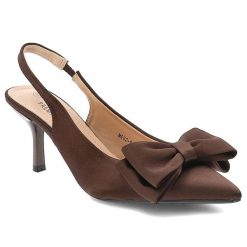 Czółenka damskie D&A by S.Barski o eleganckim fasonie z ozdobną kokardą smukłym noskiem i wysokim obcasem typu szpilka czekoladowe, MR62-9107 Chocola. Brązowe czółenka S.BARSKI, bez wzorów, biznesowe, bez obcasa, na obcasie, bez zapięcia. Za 134.99 zł.