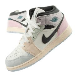 Buty sportowe za kostkę damskie Nike Air Jordan 1. Buty treningowe Jordan, bez wzorów, za kostkę, bez zapięcia, Nike Air Jordan. Za 399.00 zł.