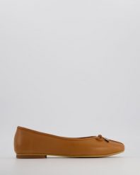 SKÓRZANE BALERINY Z KOKARDĄ C617-1 COCONUT. Baleriny Venezia, bez wzorów, ze skóry, bez obcasa, bez zapięcia. Za 179.00 zł.