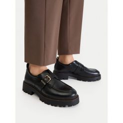 Półbuty Lasocki. Czarne półbuty wsuwane Lasocki, bez wzorów, bez obcasa, na płaskiej podeszwie. Za 249.99 zł.
