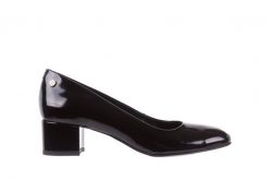 Czółenka Bayla-172 M005 Czarny, Skóra naturalna lakierowana - 36. Czarne czółenka Bayla, bez wzorów, z jeansu, eleganckie, bez obcasa, na obcasie, bez zapięcia. W wyprzedaży za 89.10 zł.