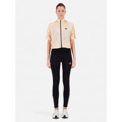 Kurtka przeciwwiatrowa krótka Damska Bieganie VENTIL WINDBREAKER. Brązowe kurtki do biegania BODYCROSS, na zimę, xl, bez wzorów, z materiału, bez kaptura, do biegania. Za 490.99 zł.