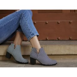 Botki do kostki - skóra naturalna - model 501 - kolor czarna szachownica. Czarne botki Zapato, bez wzorów, z jeansu, biznesowe, przed kostkę, bez obcasa, na obcasie, bez zapięcia. Za 409.00 zł.