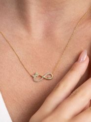 Lodie Silver Naszyjnik z elementem ozdobnym - dł. 45 cm rozmiar: onesize. Szare naszyjniki Lodie Silver, z materiału, z cyrkonią, srebrne. Za 86.99 zł.