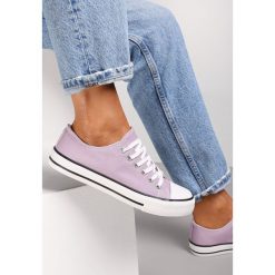 Fioletowe Trampki Lakellet. Fioletowe trampki Renee, bez wzorów, z gumy, klasyczne, przed kostkę, bez zapięcia. W wyprzedaży za 39.99 zł.