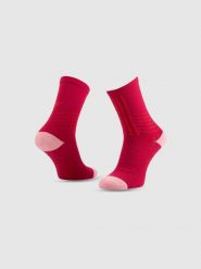 4F Skarpetki trekkingowe długie damskie - różowe 39-42. Czerwone skarpetki 4f, bez wzorów, z wełny. Za 49.99 zł.