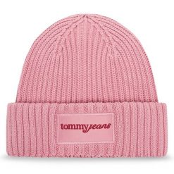 Czapka Tommy Jeans. Czerwone czapki zimowe Tommy Jeans, bez wzorów, z jeansu. Za 199.99 zł.