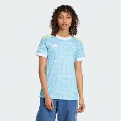 Koszulka Juventus 25/26 Away. Niebieskie t-shirty sportowe adidas, bez wzorów, bez ramiączek, do piłki nożnej. Za 439.00 zł.