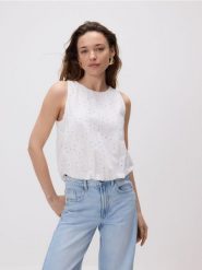 Ażurowa bluzka - biały. Białe bluzki Reserved, l, w ażurowe wzory, z bawełny, bez kołnierzyka, bez ramiączek. Za 119.99 zł.