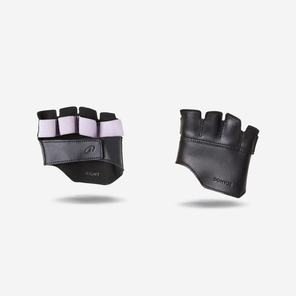 Nakładki na dłonie fitness pad Domyos. Czarne rękawiczki CORENGTH, bez wzorów, z gumy, sportowe. Za 29.99 zł.