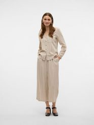 Vero Moda Spodnie w kolorze beżowo-czarnym rozmiar: XS. Brązowe spodnie materiałowe Vero Moda, bez wzorów, z materiału, klasyczne, z podwyższonym stanem. Za 70.57 zł.