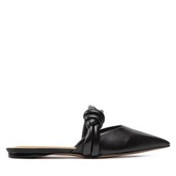 Klapki Eva Longoria. Czarne klapki Eva Longoria, bez wzorów, bez obcasa, bez zapięcia. Za 369.99 zł.