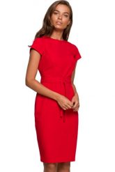 Elegancka sukienka ołówkowa z modelującymi przeszyciami czerwona. Czerwone sukienki Sukienki.shop, do pracy, xl, bez wzorów, biznesowe, bez kołnierzyka, bez ramiączek, ołówkowe. Za 259.00 zł.