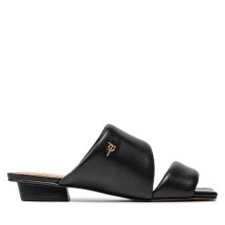 Klapki Eva Longoria. Czarne klapki Eva Longoria, bez wzorów, bez obcasa, bez zapięcia. Za 399.99 zł.