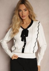 Biały Sweter z Wiskozą z Ozdobnymi Guzikami i Kokardą w Stylu Retro Miaraine. Białe swetry Renee, bez wzorów, z jeansu, biznesowe, bez ramiączek. W wyprzedaży za 103.99 zł.