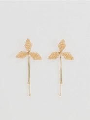 Kolczyki z koralikami - kremowy. Białe kolczyki Reserved. Za 49.99 zł.