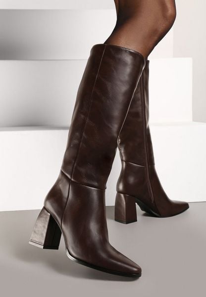 Brązowe Kozaki na Obcasie z Dopasowaną Cholewką Lannita. Brązowe kozaki Born2be, na zimę, bez wzorów, biznesowe, bez obcasa, na obcasie, bez zapięcia. Za 149.99 zł.