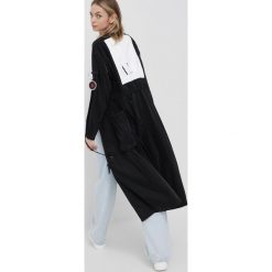 Armani Exchange płaszcz damski kolor czarny przejściowy. Czarne płaszcze Armani Exchange, l, bez wzorów, z materiału, bez kaptura. Za 1,219.90 zł.