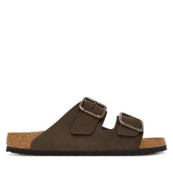 Klapki Birkenstock. Brązowe klapki Birkenstock, bez wzorów, bez obcasa, bez zapięcia. Za 674.99 zł.