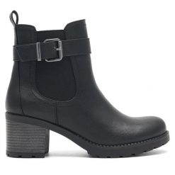 Botki Clara Barson. Czarne botki Clara Barson, bez wzorów, bez obcasa, na słupku, bez zapięcia. Za 159.99 zł.