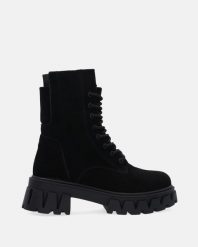 CZARNE WORKERY Z NUBUKU GSZ23-719 BLK N. Czarne botki Venezia, bez wzorów, z nubiku, bez obcasa, bez zapięcia. Za 279.00 zł.