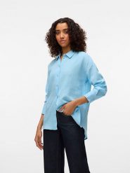 Vero Moda Koszula w kolorze błękitnym rozmiar: M. Niebieskie koszule Vero Moda, m, bez wzorów, z bawełny, bez kołnierzyka, bez ramiączek. Za 105.63 zł.