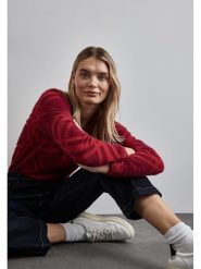 Street One Sweter w kolorze czerwonym rozmiar: 38. Czerwone swetry Street One, bez wzorów, ze splotem, street, bez ramiączek. Za 114.44 zł.