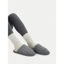 Kapcie G-Star. Szare kapcie G-Star, bez wzorów. Za 89.99 zł.