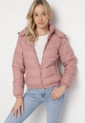 Ciemnoróżowa Pikowana Kurtka z Odpinanym Kapturem Milvesia. Czerwone kurtki Born2be, l, bez wzorów, z jeansu, eleganckie. W wyprzedaży za 146.99 zł.