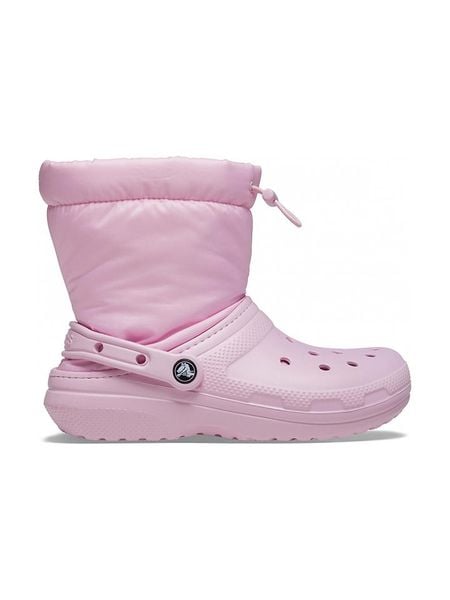 Crocs Kozaki zimowe "Classic Lined Neo Puff" w kolorze jasnoróżowym rozmiar: 38/39. Różowe kozaki Crocs, na zimę, bez wzorów, z materiału, eleganckie, bez obcasa, bez zapięcia. Za 174.84 zł.