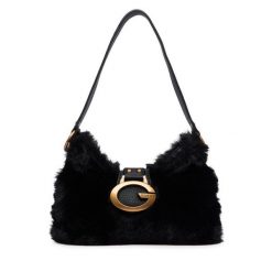 Torebka Guess. Czarne torebki klasyczne Guess, z aplikacjami, klasyczne, bez dodatków. Za 584.99 zł.