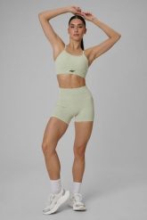 4F Legginsy krótkie treningowe bezszwowe damskie - zielone XS/S. Zielone legginsy 4f, bez wzorów, ze skóry, krótkie. Za 119.99 zł.