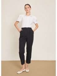 BGN Spodnie w kolorze czarnym rozmiar: 40. Czarne spodnie materiałowe BGN, bez wzorów, z materiału. Za 108.99 zł.