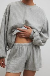 Spodenki z dzianiny strukturalnej w kolorze COOL GREY- SANDE-S/M. Szare szorty Marsala, bez wzorów, z bawełny. Za 199.90 zł.
