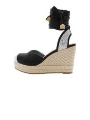 U.S. Polo Assn. Sandały w kolorze czarno-beżowym na koturnie rozmiar: 36. Brązowe sandały U.S. Polo Assn., bez wzorów, klasyczne, z otwartym noskiem, bez obcasa, na koturnie, bez zapięcia. Za 173.99 zł.