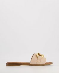 KLAPKI Z ŁAŃCUCHEM 2669 R097 BEIGE. Brązowe klapki Venezia, bez wzorów, ze skóry, bez obcasa, bez zapięcia. Za 229.00 zł.