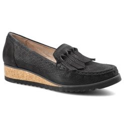 Półbuty damskie Simen, na niskiej koturnie i z ozdobnymi frędzlami na cholewce, czarne, 0769-S04-Perf-K-W-Nero. Czarne półbuty wsuwane Simen, z aplikacjami, biznesowe, bez obcasa, na koturnie. Za 199.00 zł.