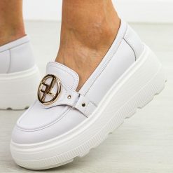 Białe skórzane półbuty damskie na platformie Cambell 661. Białe półbuty wsuwane Cambell, na jesień, z aplikacjami, z jeansu, eleganckie, bez obcasa, na platformie. Za 299.00 zł.