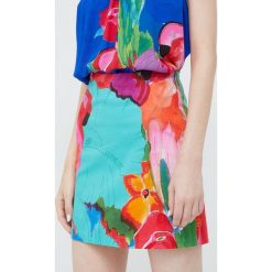 Desigual spódnica 22SWFW13 mini prosta. Spódnice Desigual, na co dzień, l, bez wzorów, z tkaniny, mini, proste. W wyprzedaży za 174.99 zł.