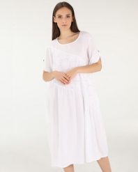 Sukienka z ażurowymi wstawkami. Białe sukienki Unisono, l, w ażurowe wzory, z lyocellu, bez kołnierzyka, bez ramiączek, midi. Za 269.00 zł.