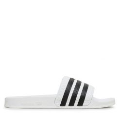 Klapki adidas. Białe klapki adidas, bez wzorów, sportowe, bez obcasa, bez zapięcia. Za 149.99 zł.