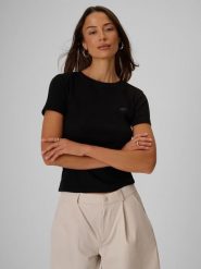 4F T-shirt slim prążkowany damski - czarny XL. Czarne t-shirty 4f, xl, bez wzorów, z dzianiny, klasyczne, bez kołnierzyka, bez ramiączek. Za 49.99 zł.