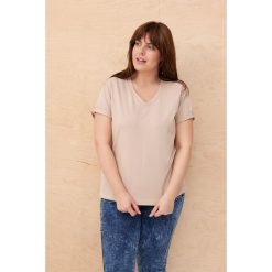T-shirt Damski Mango Plus Size Jasny Beż 2360. Czarne t-shirty blue shadow, plus size, bez wzorów, z bawełny, bez kołnierzyka, bez ramiączek. Za 129.90 zł.