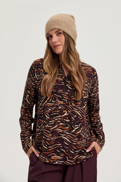 Zimowa czapka beżowa. Brązowe czapki zimowe MOODO, bez wzorów, z elastanu. Za 54.99 zł.